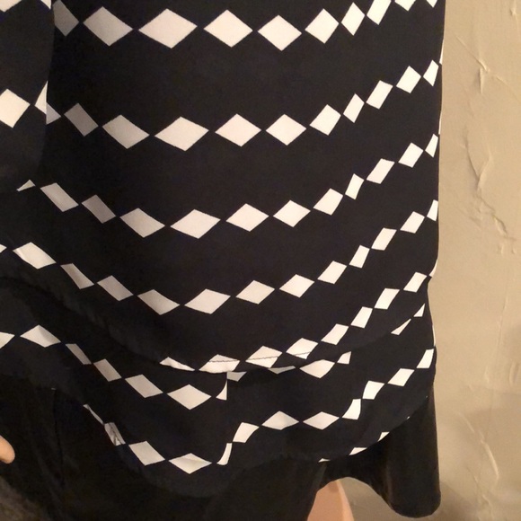 The Limited Diamond pattern blouse. Size M - Picture 6 of 6